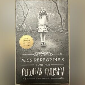 Ransom Riggs
Miss Peregrine's Home for Peculiar Children